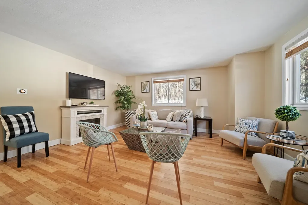 8 Standish Way Amherst NH 03031