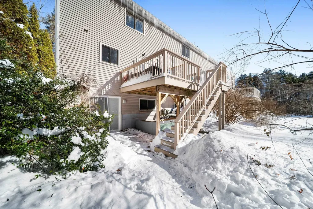 8 Standish Way Amherst NH 03031