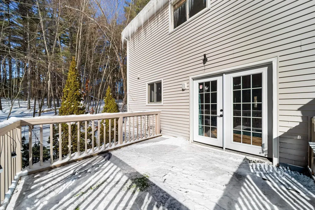 8 Standish Way Amherst NH 03031