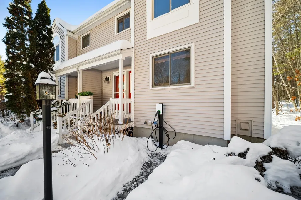 8 Standish Way Amherst NH 03031