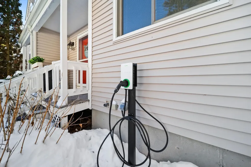 8 Standish Way Amherst NH 03031