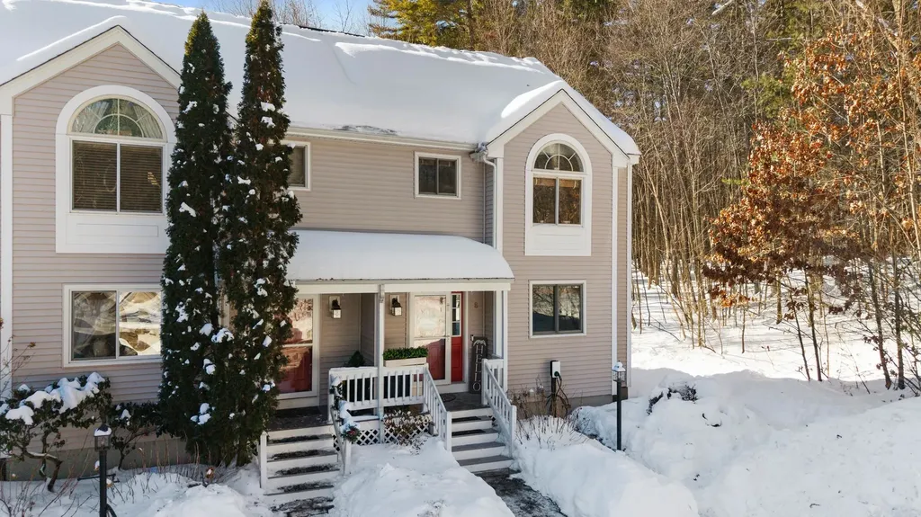 8 Standish Way Amherst NH 03031