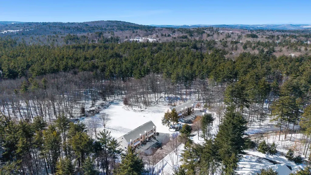 8 Standish Way Amherst NH 03031