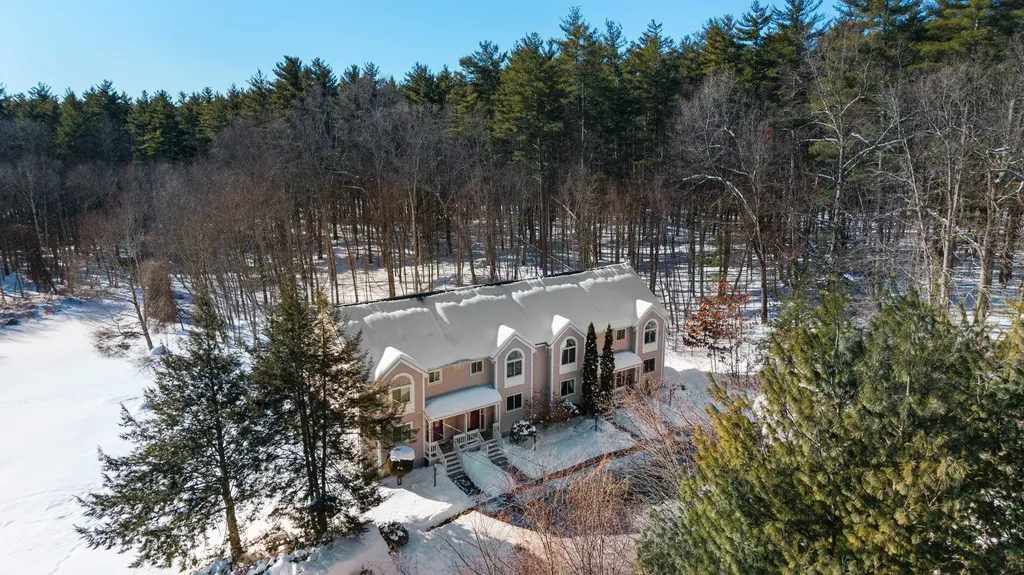 8 Standish Way Amherst NH 03031