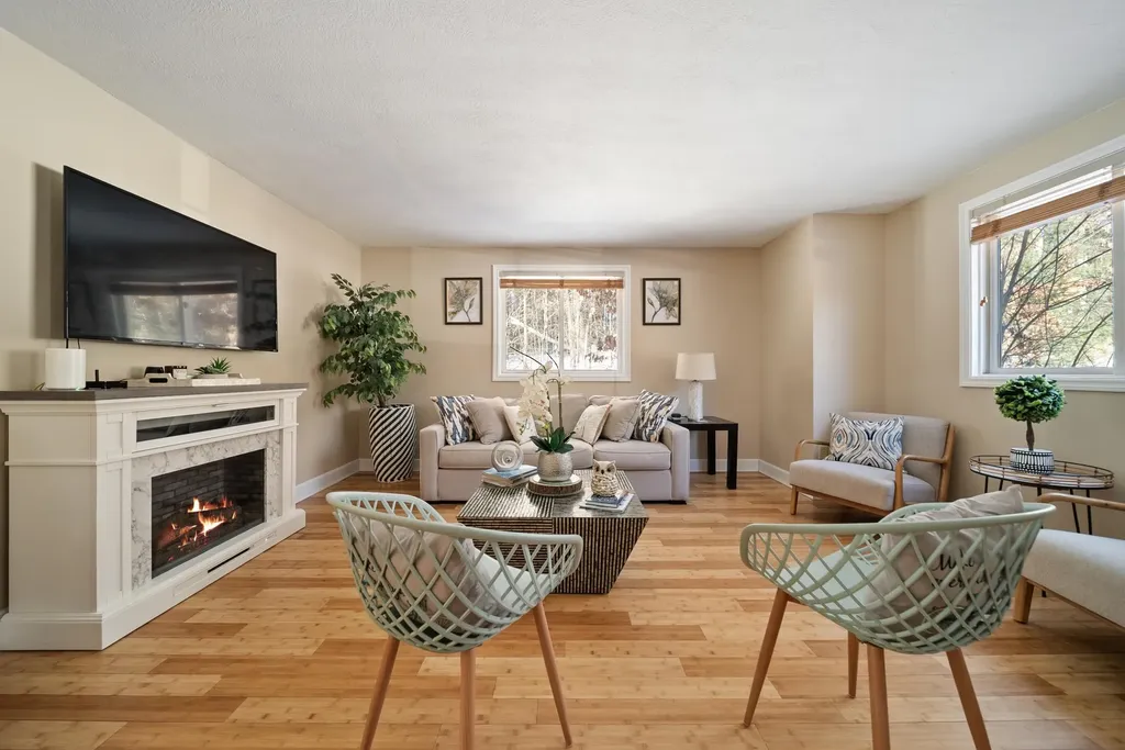 8 Standish Way Amherst NH 03031