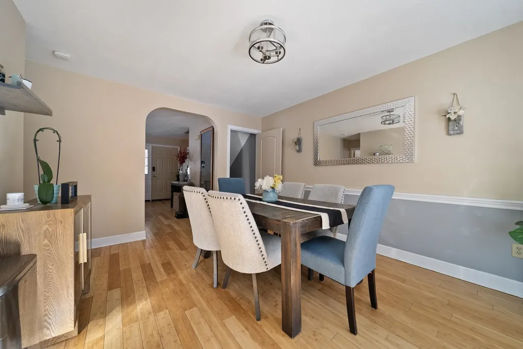 8 Standish Way Amherst NH 03031