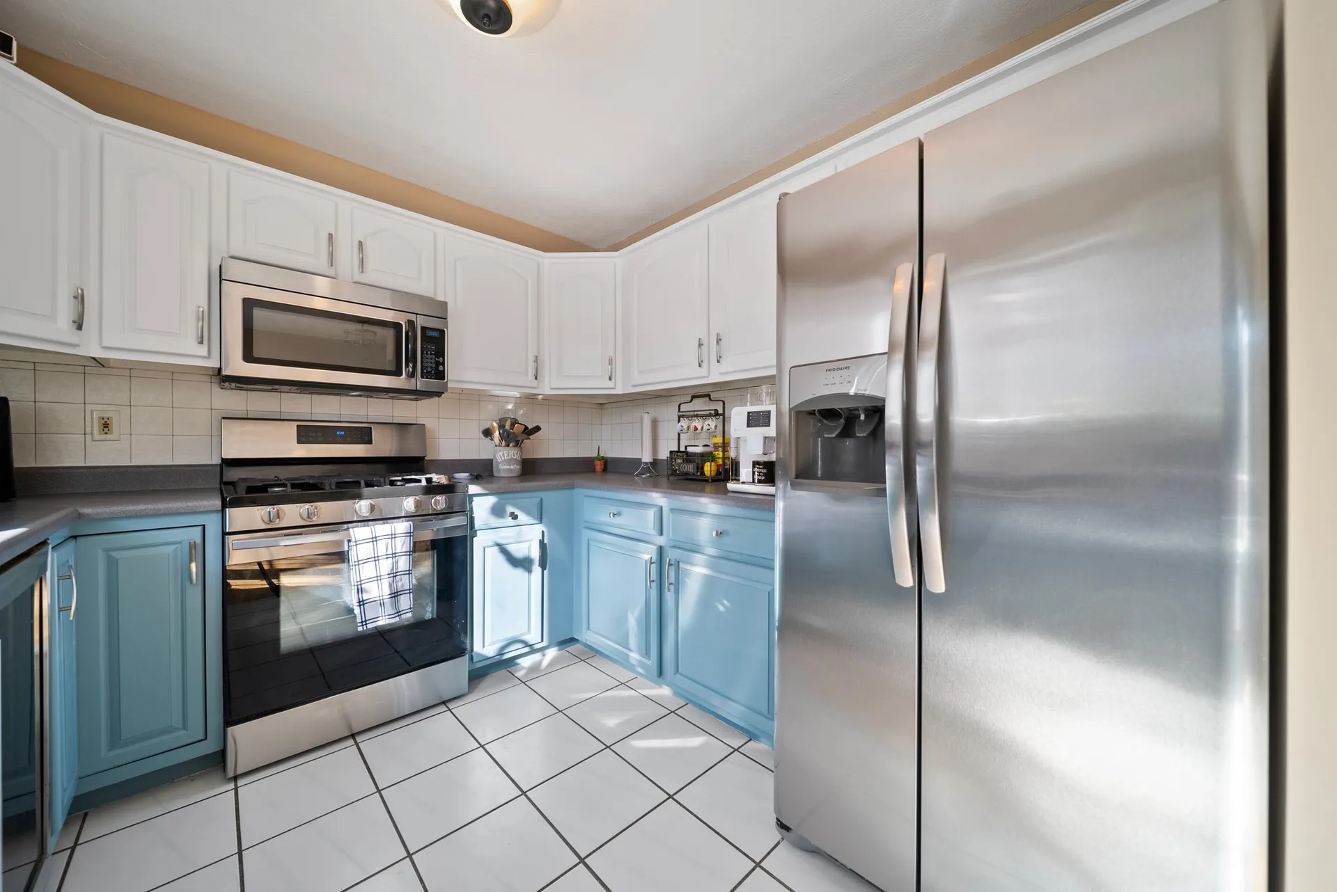 8 Standish Way Amherst NH 03031