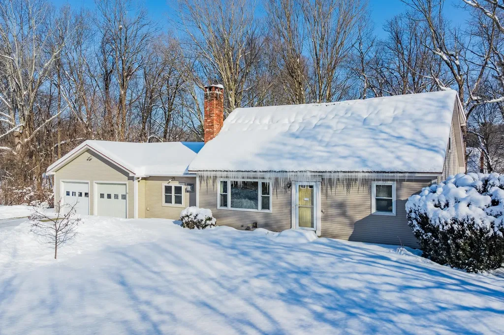 63 Morning Glory Lane Hartford VT 05088