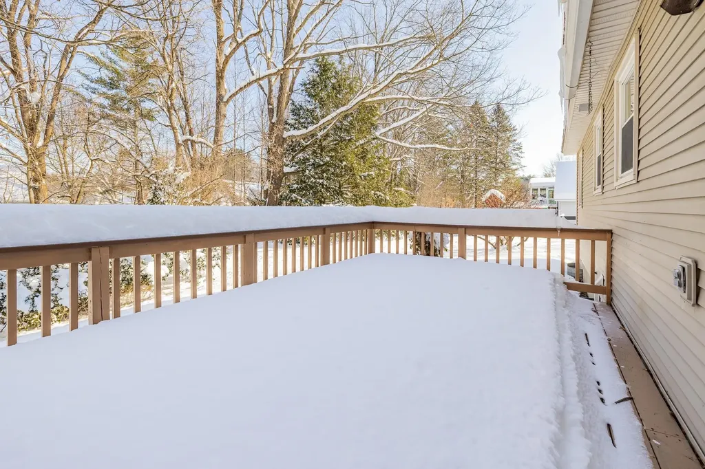 63 Morning Glory Lane Hartford VT 05088