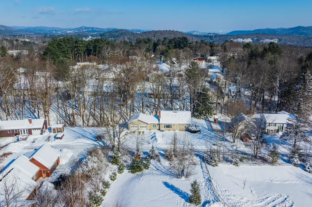 63 Morning Glory Lane Hartford VT 05088