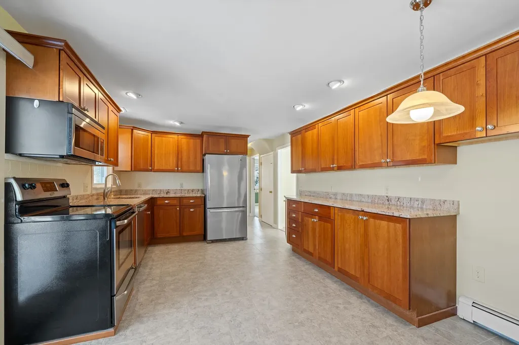 63 Morning Glory Lane Hartford VT 05088