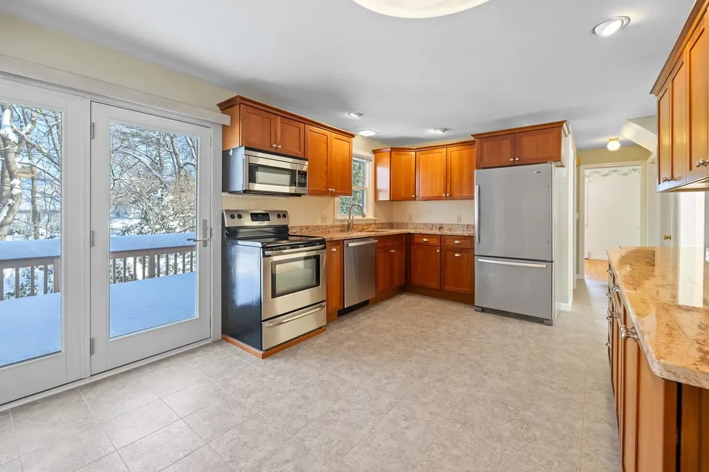 63 Morning Glory Lane Hartford VT 05088