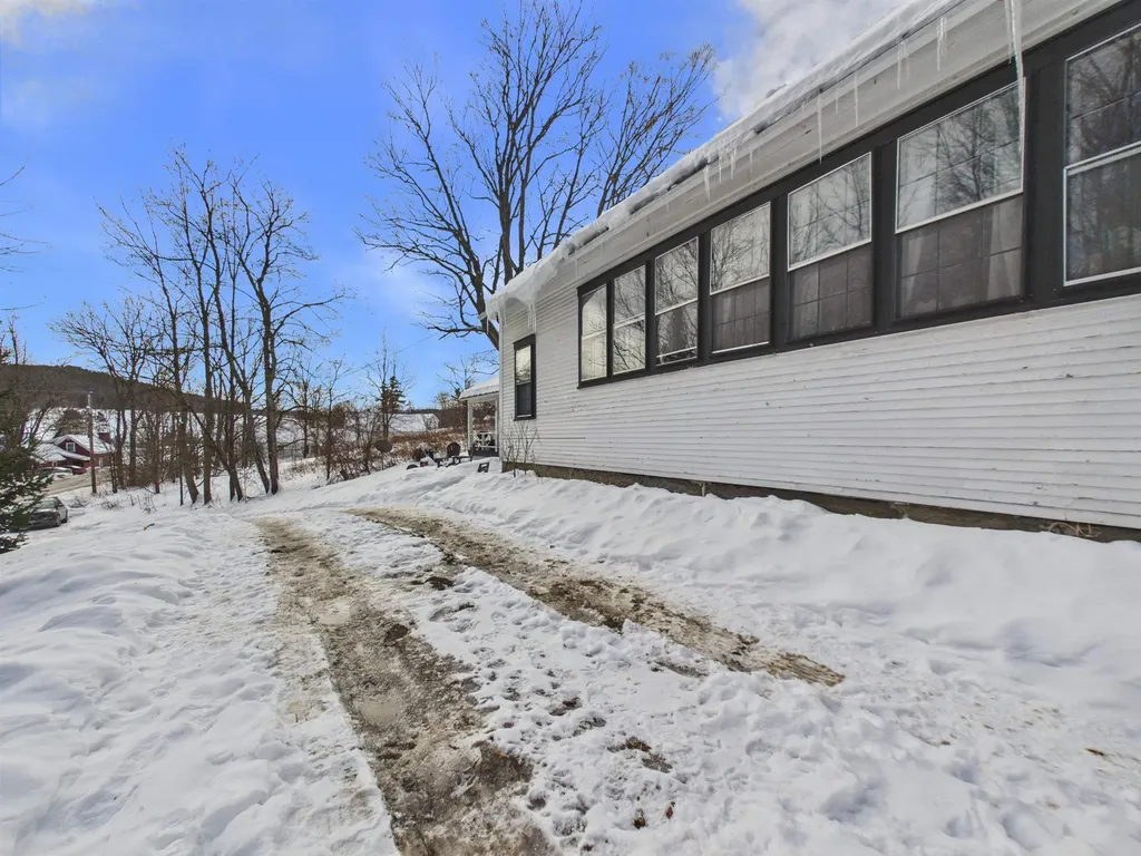 121 Howe Hill Road Pomfret VT 05053