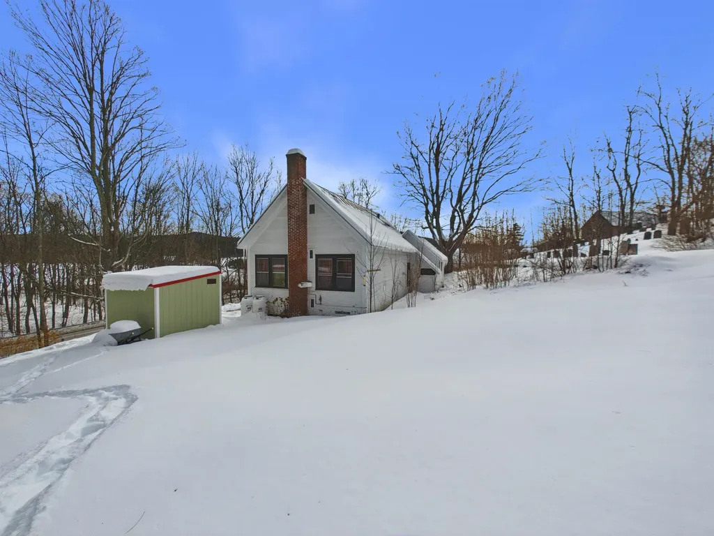 121 Howe Hill Road Pomfret VT 05053