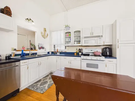 121 Howe Hill Road Pomfret VT 05053