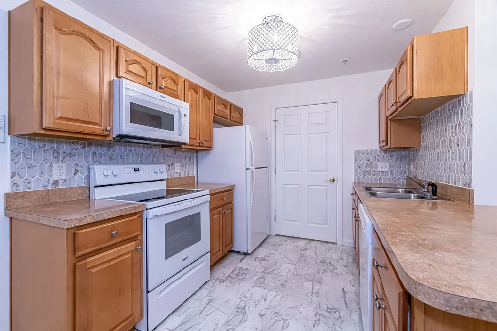 65 Fordway Extension Derry NH 03038