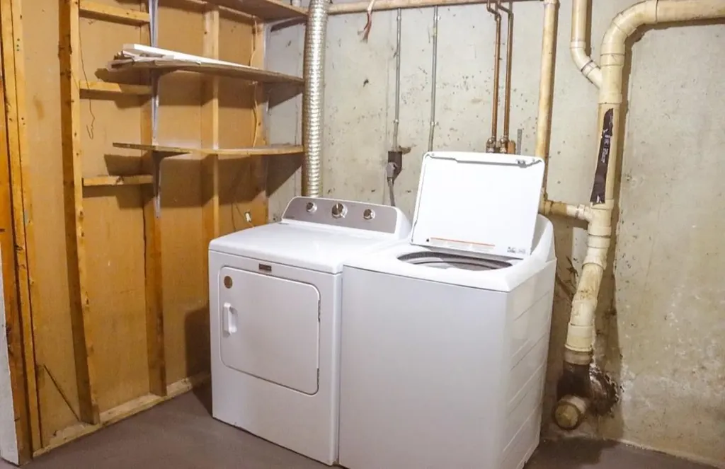 4 Norman Drive Derry NH 03038