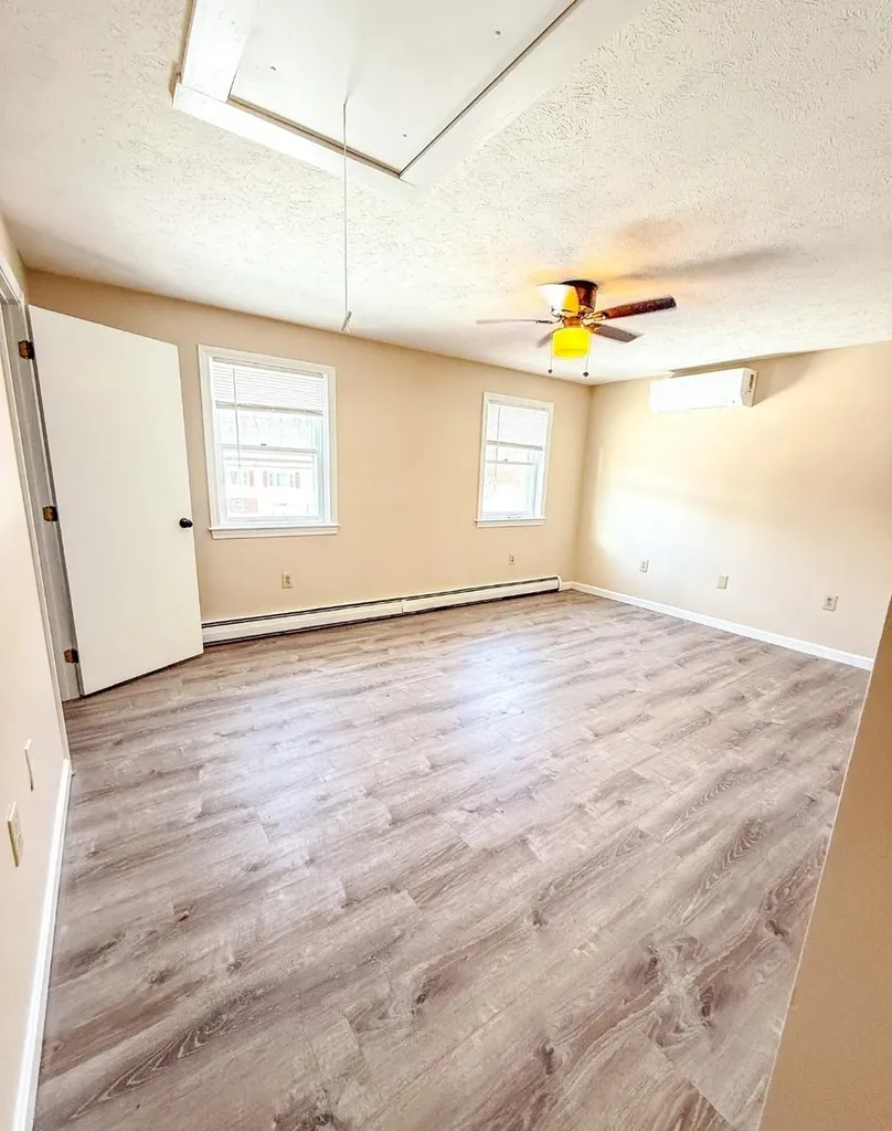 4 Norman Drive Derry NH 03038