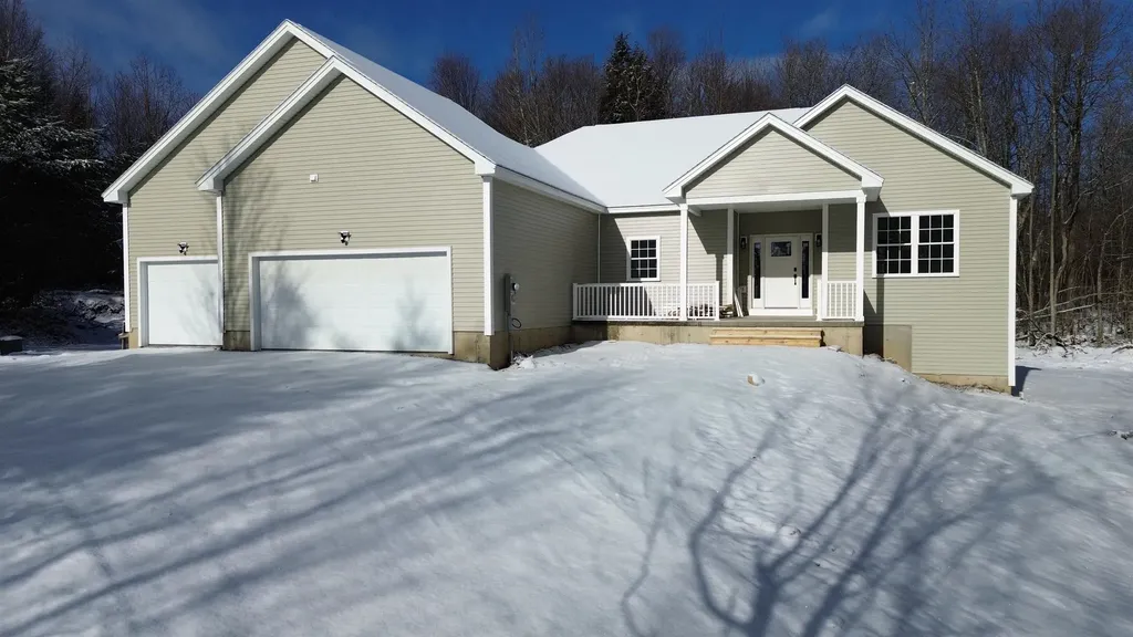 236 Leos Lane Georgia VT 05478