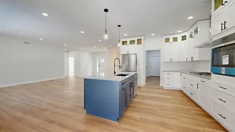 236 Leos Lane Georgia VT 05478