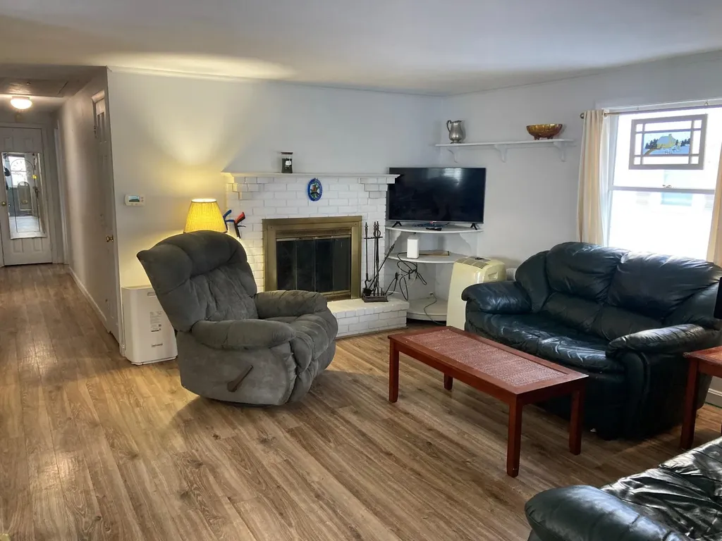 20 Campton Street Hampton NH 03842