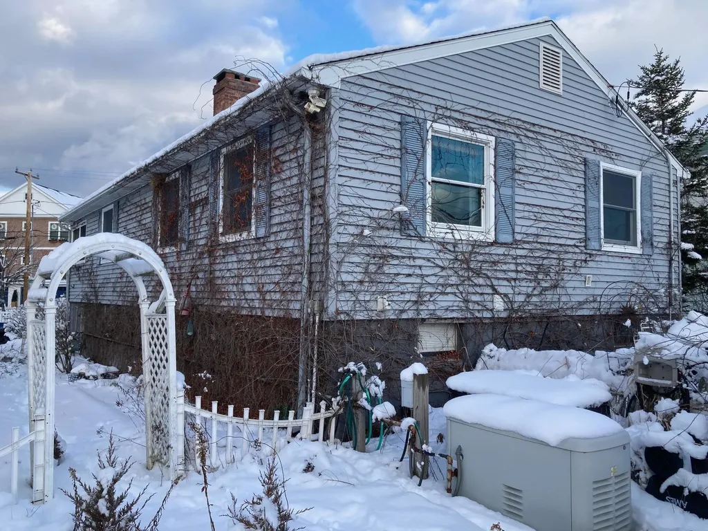 20 Campton Street Hampton NH 03842