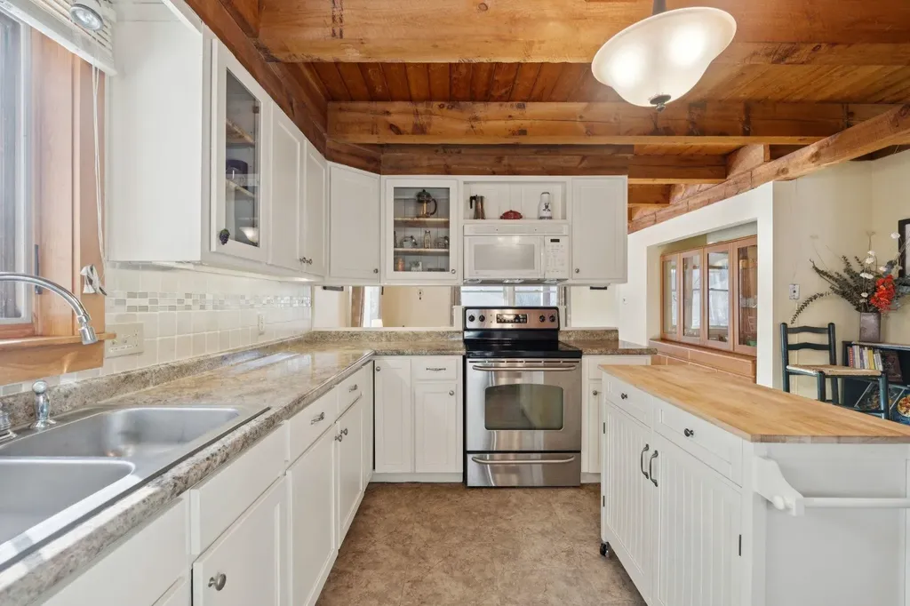 8 Laclair Drive Cornish NH 03745