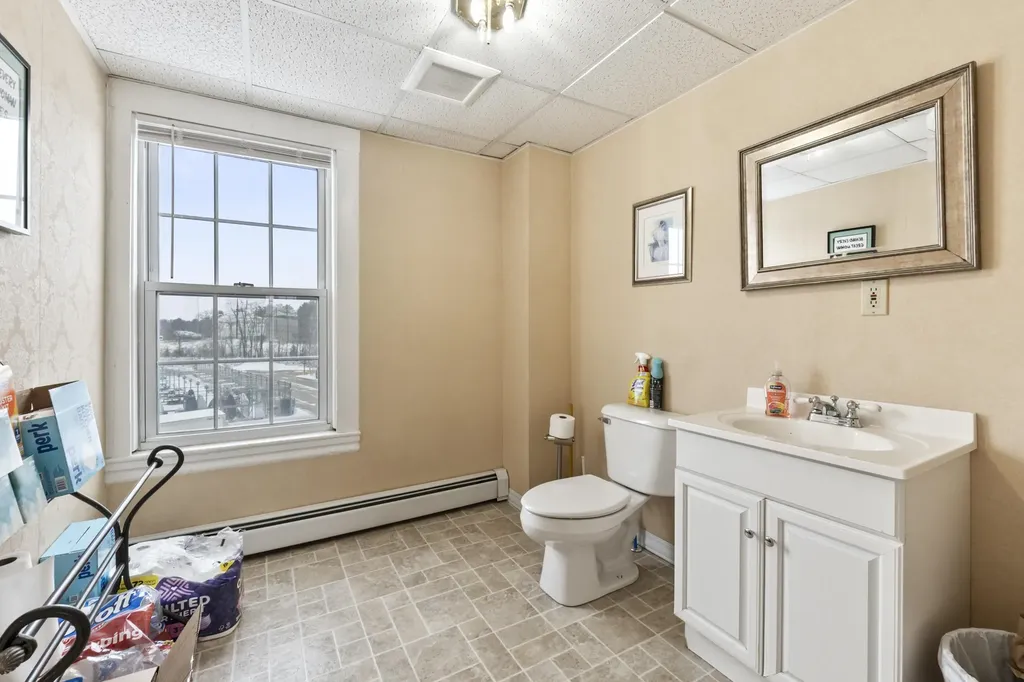 2204 Woodbury Avenue Newington NH 03801