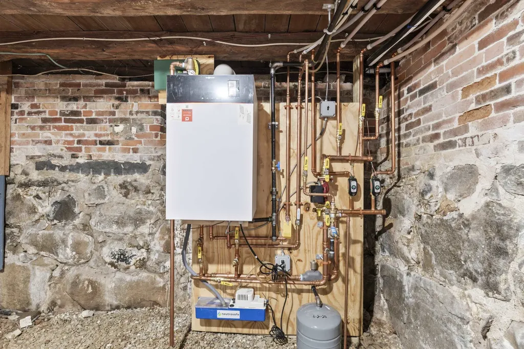 2204 Woodbury Avenue Newington NH 03801