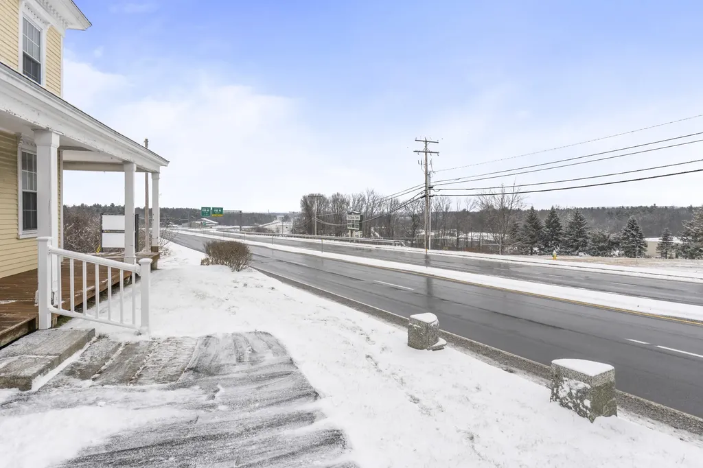 2204 Woodbury Avenue Newington NH 03801