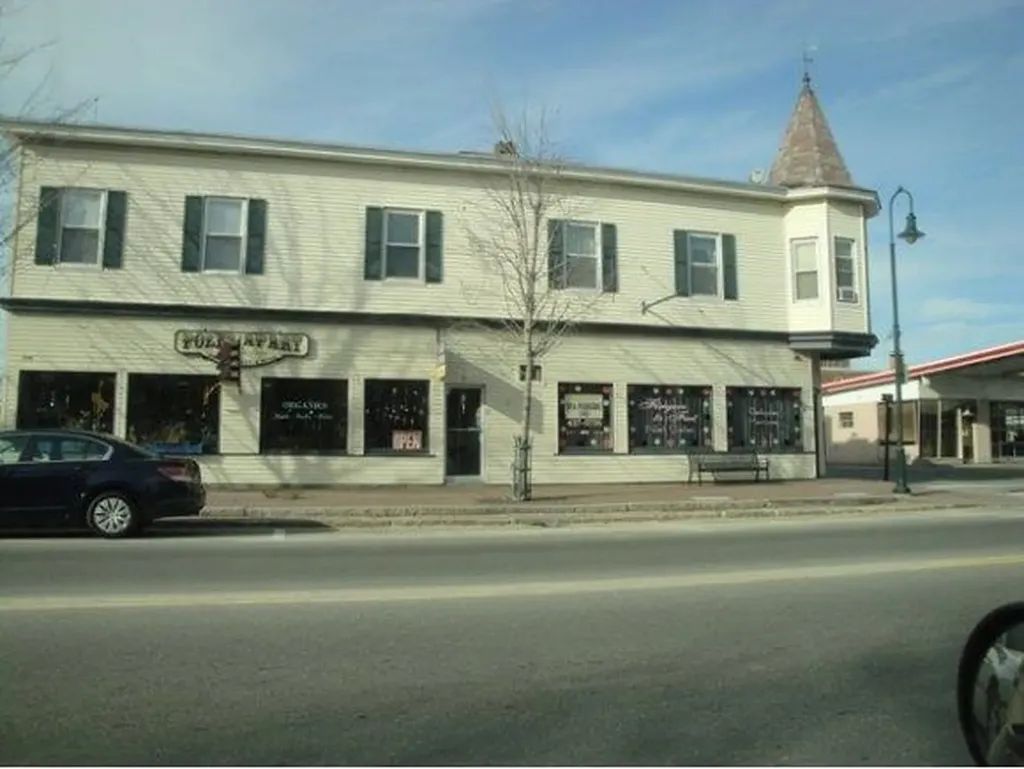 4 Martin Street Derry NH 03038