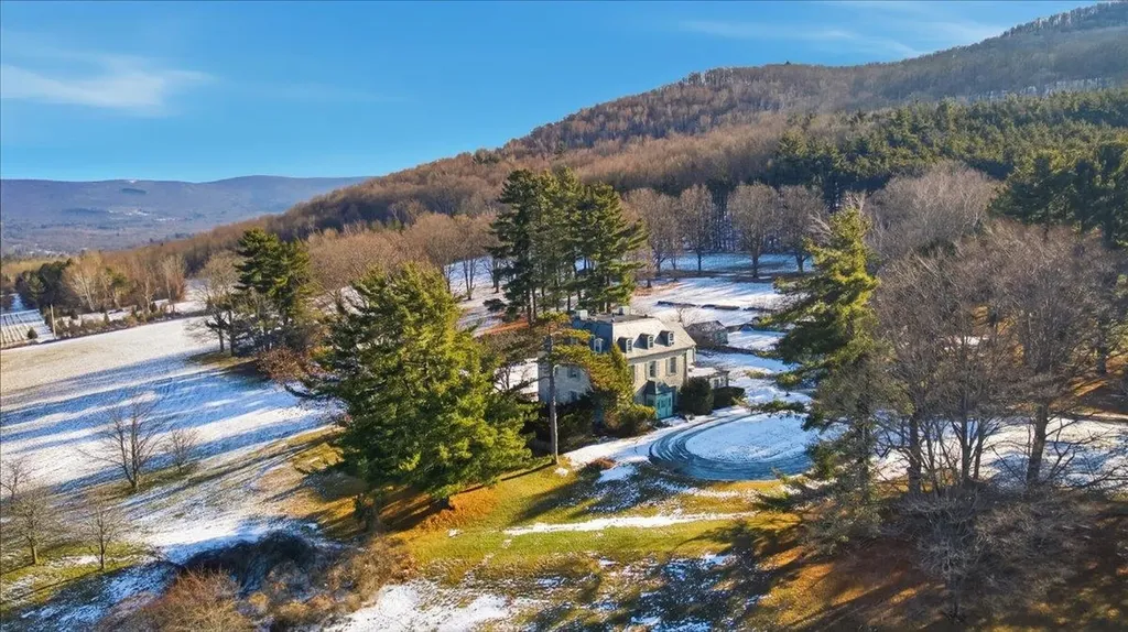 1086 West Road Bennington VT 05201