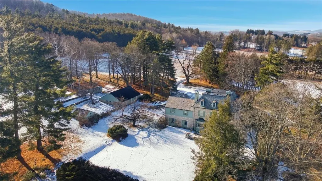 1086 West Road Bennington VT 05201