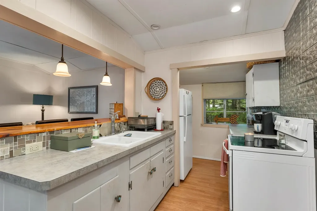 19 Governor Wentworth Highway Tuftonboro NH 03853