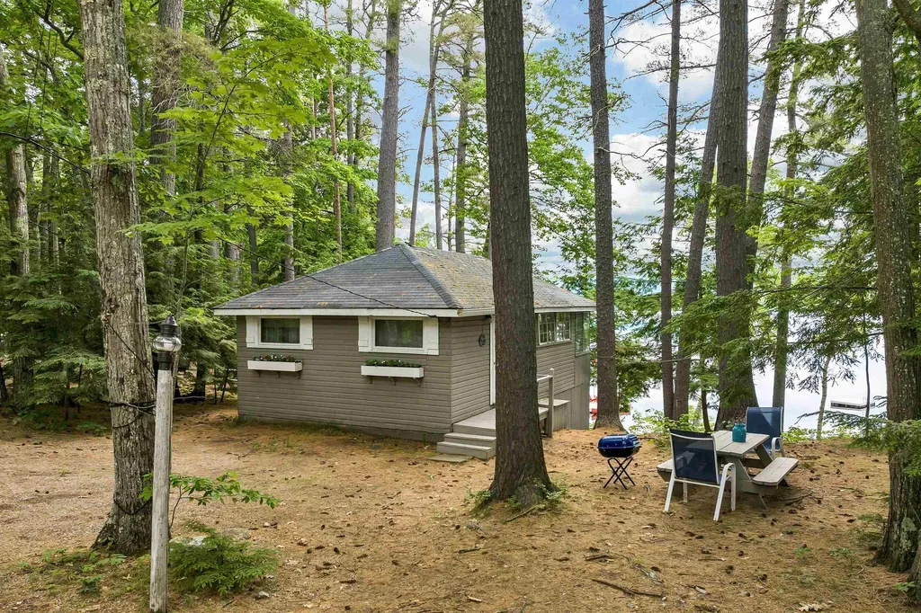 19 Governor Wentworth Highway Tuftonboro NH 03853