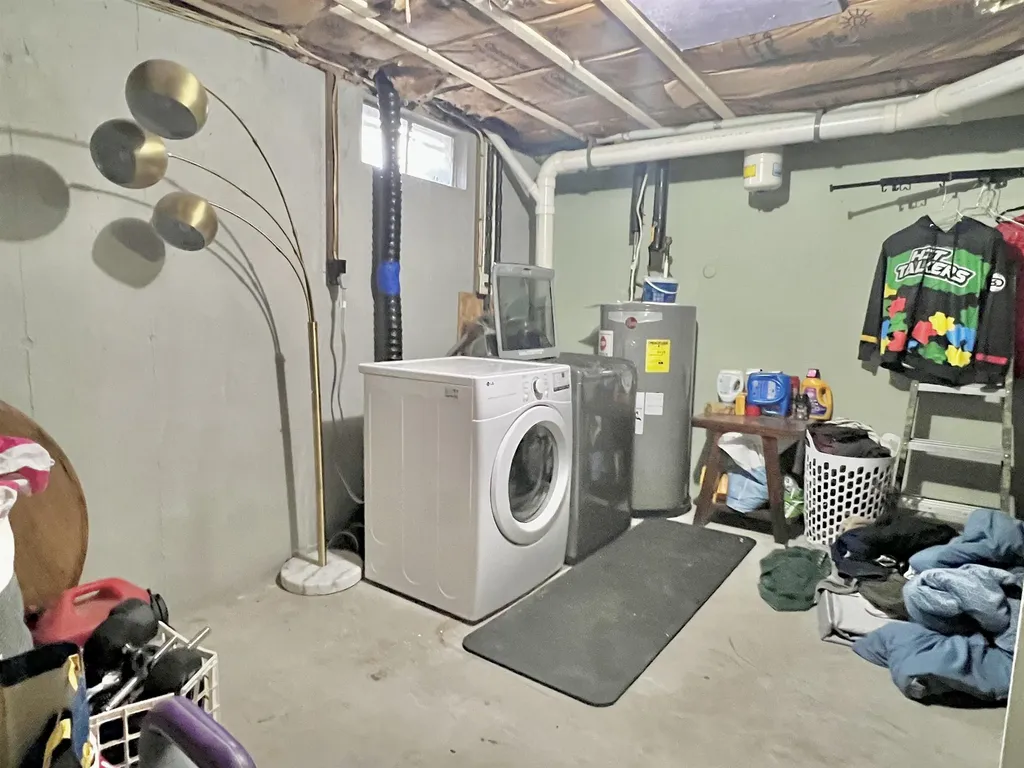 206 Calef Road Manchester NH 03103