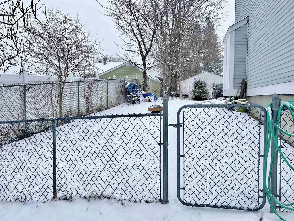 206 Calef Road Manchester NH 03103