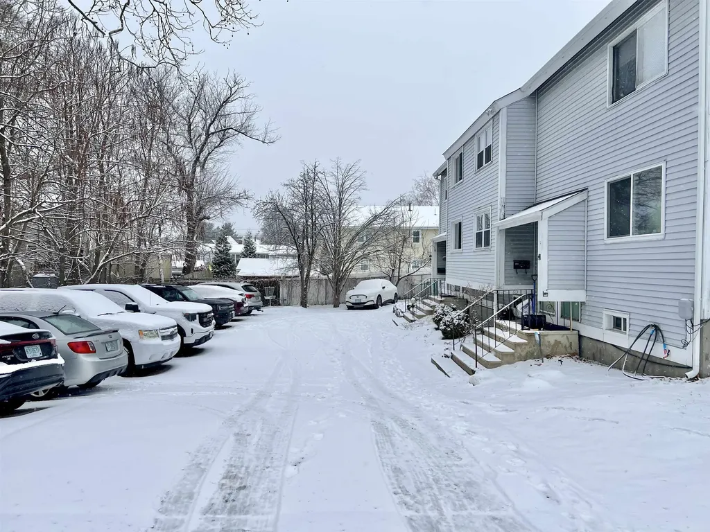 206 Calef Road Manchester NH 03103