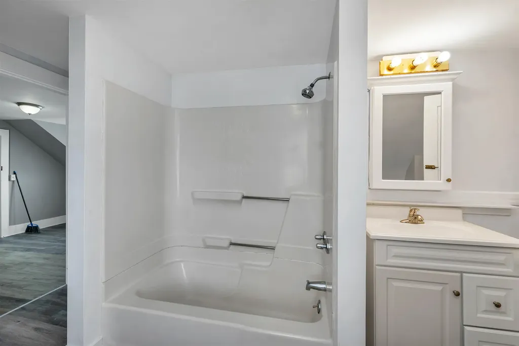 3 Keeble Street Plymouth NH 03264