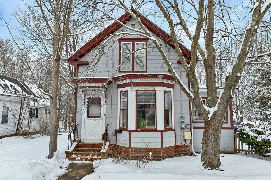 3 Keeble Street Plymouth NH 03264