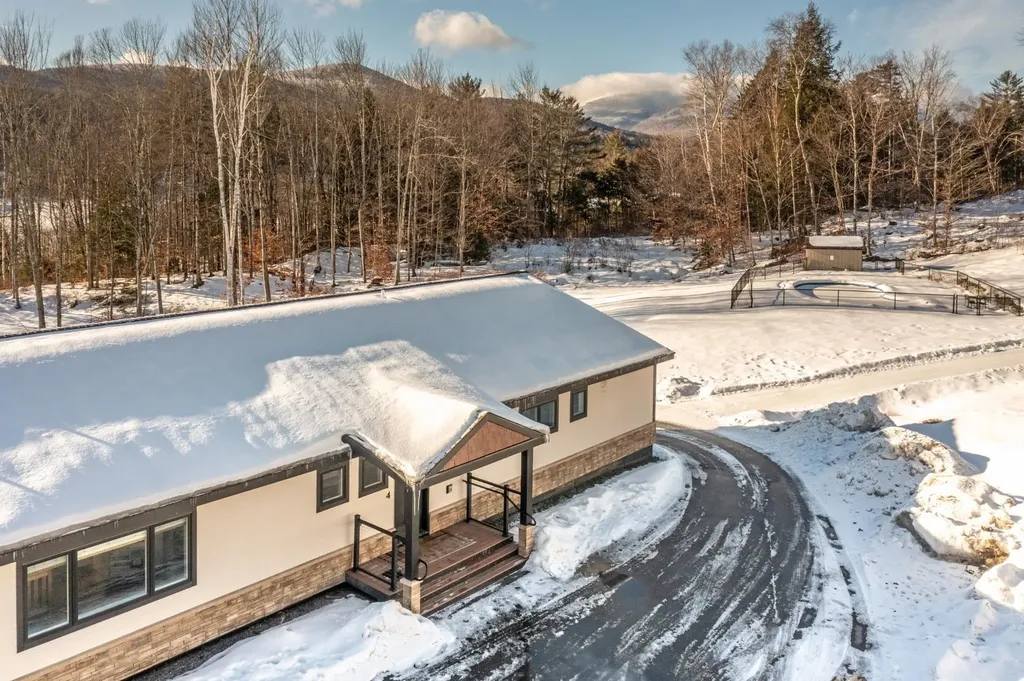 2366 Mountain Road Stowe VT 05672