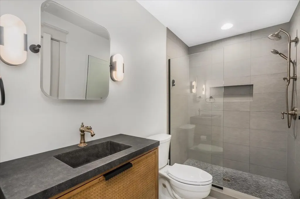 63 Commanders Helm Laconia NH 03246