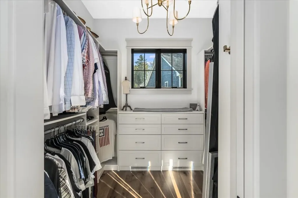 63 Commanders Helm Laconia NH 03246