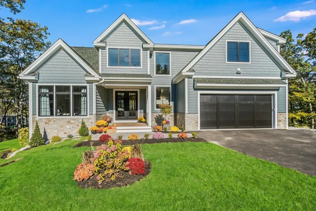 63 Commanders Helm Laconia NH 03246