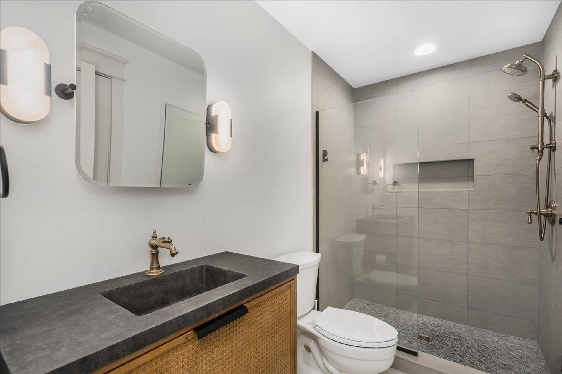 63 Commanders Helm Laconia NH 03246