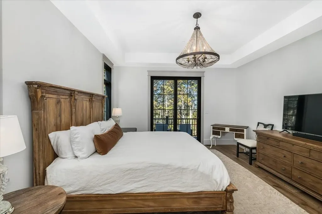 63 Commanders Helm Laconia NH 03246