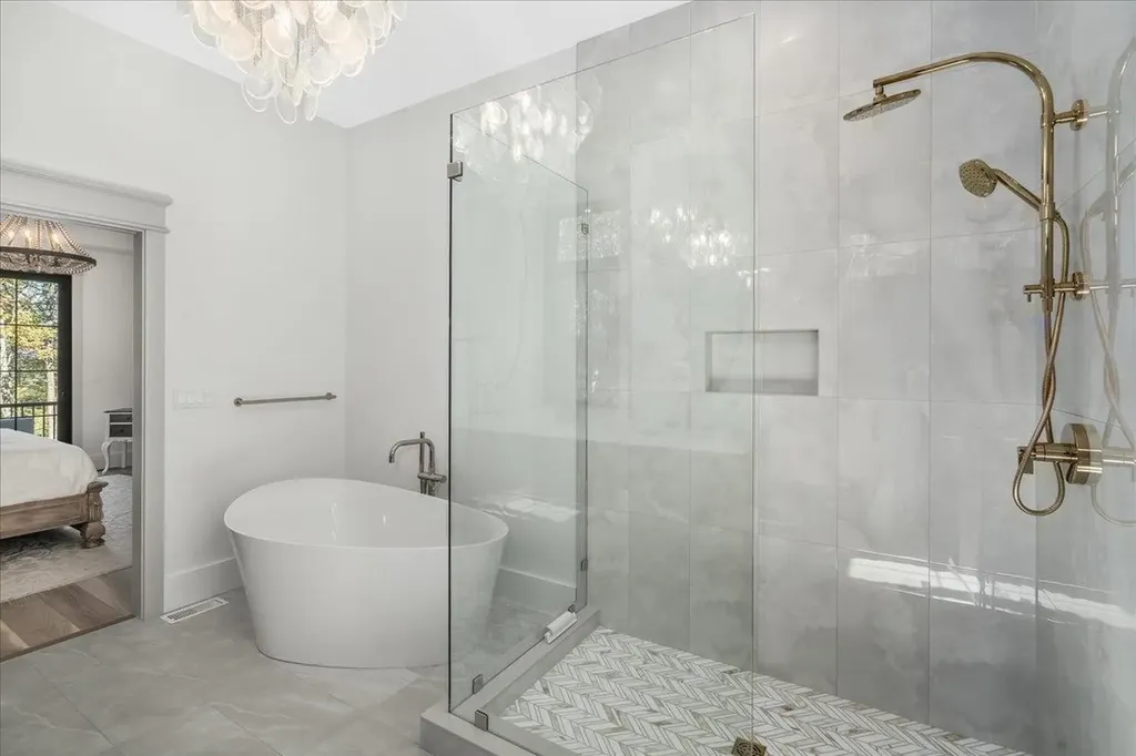 63 Commanders Helm Laconia NH 03246