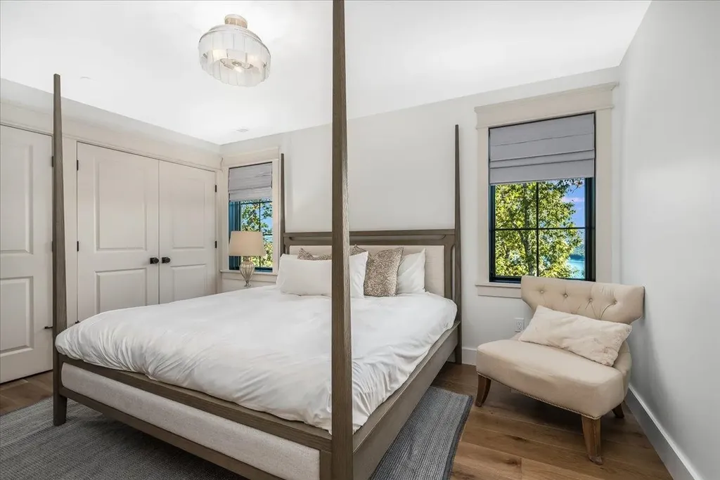 63 Commanders Helm Laconia NH 03246