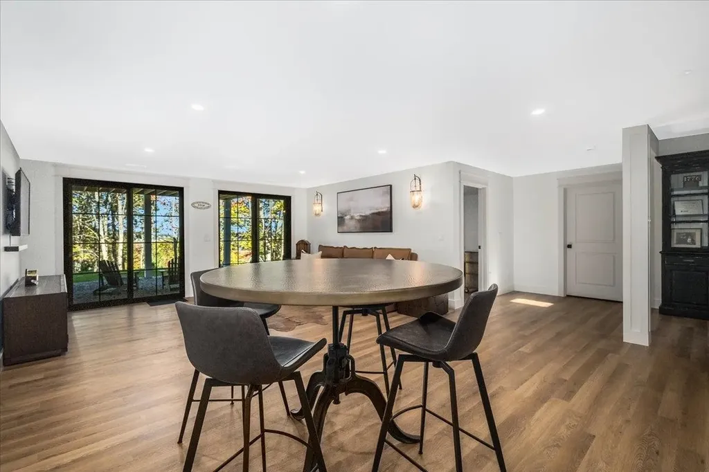 63 Commanders Helm Laconia NH 03246