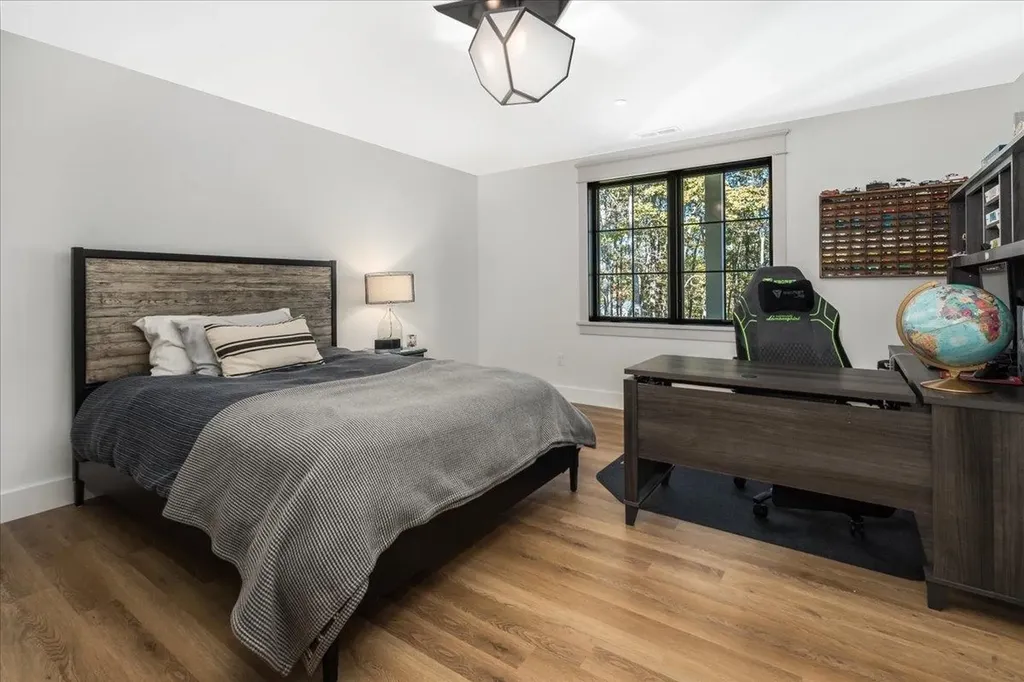 63 Commanders Helm Laconia NH 03246